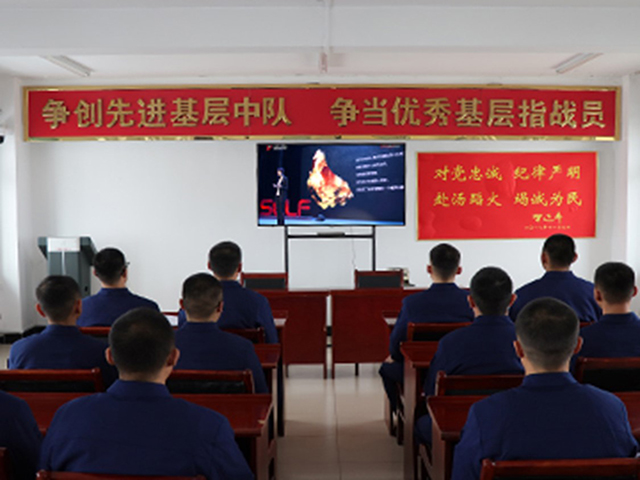 1观看警示片.jpg