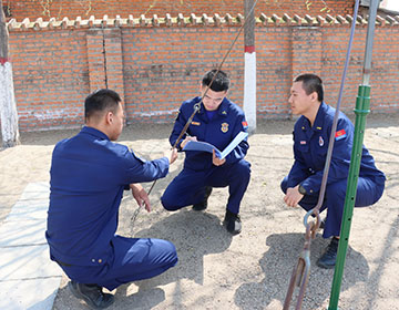 5检查训练设施.JPG