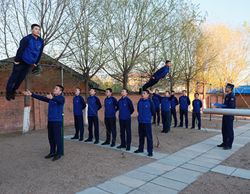 4单杠二练习.JPG