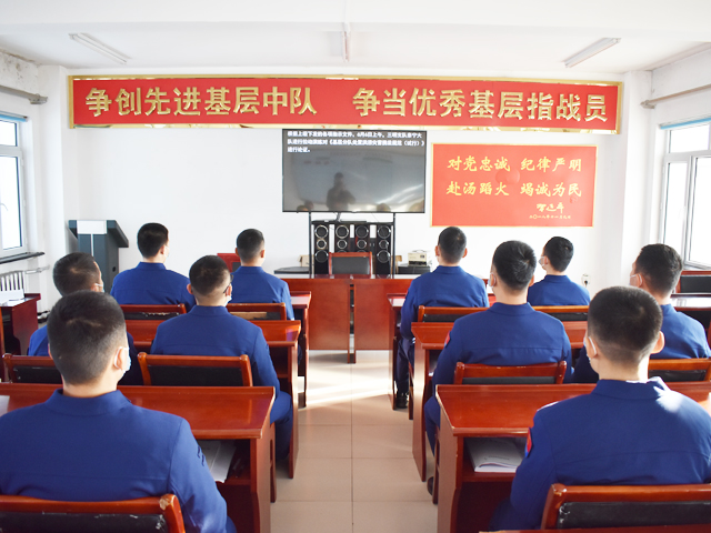 1观看廉政教育片.JPG